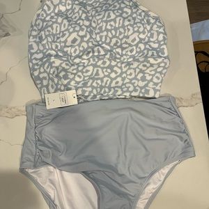Coral reef swim NWT large 2 piece. Powder blue.